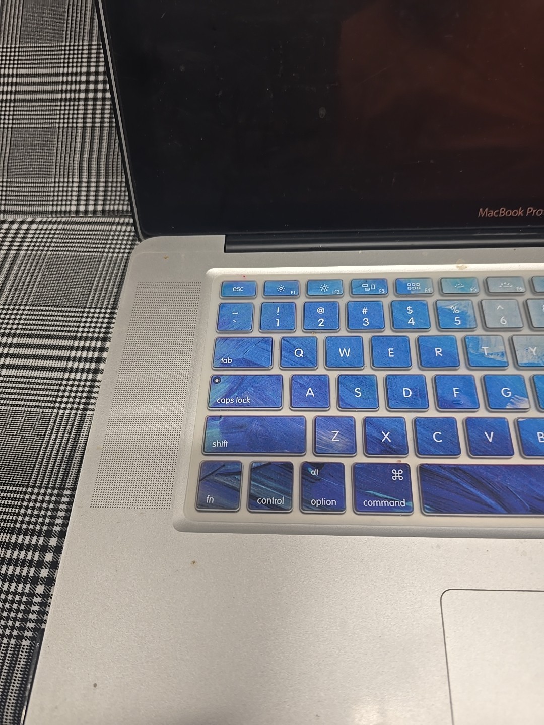Apple A1286 15″ MacBook Pro Laptop Computer Silver Cracked Screen