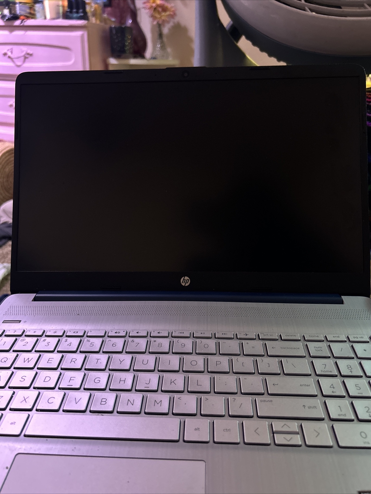 HP 15-EF2126WM 15.6″ (1TB SSD, AMD Ryzen 5-5500U, 2.10 GHz, 16GB RAM, AMD…