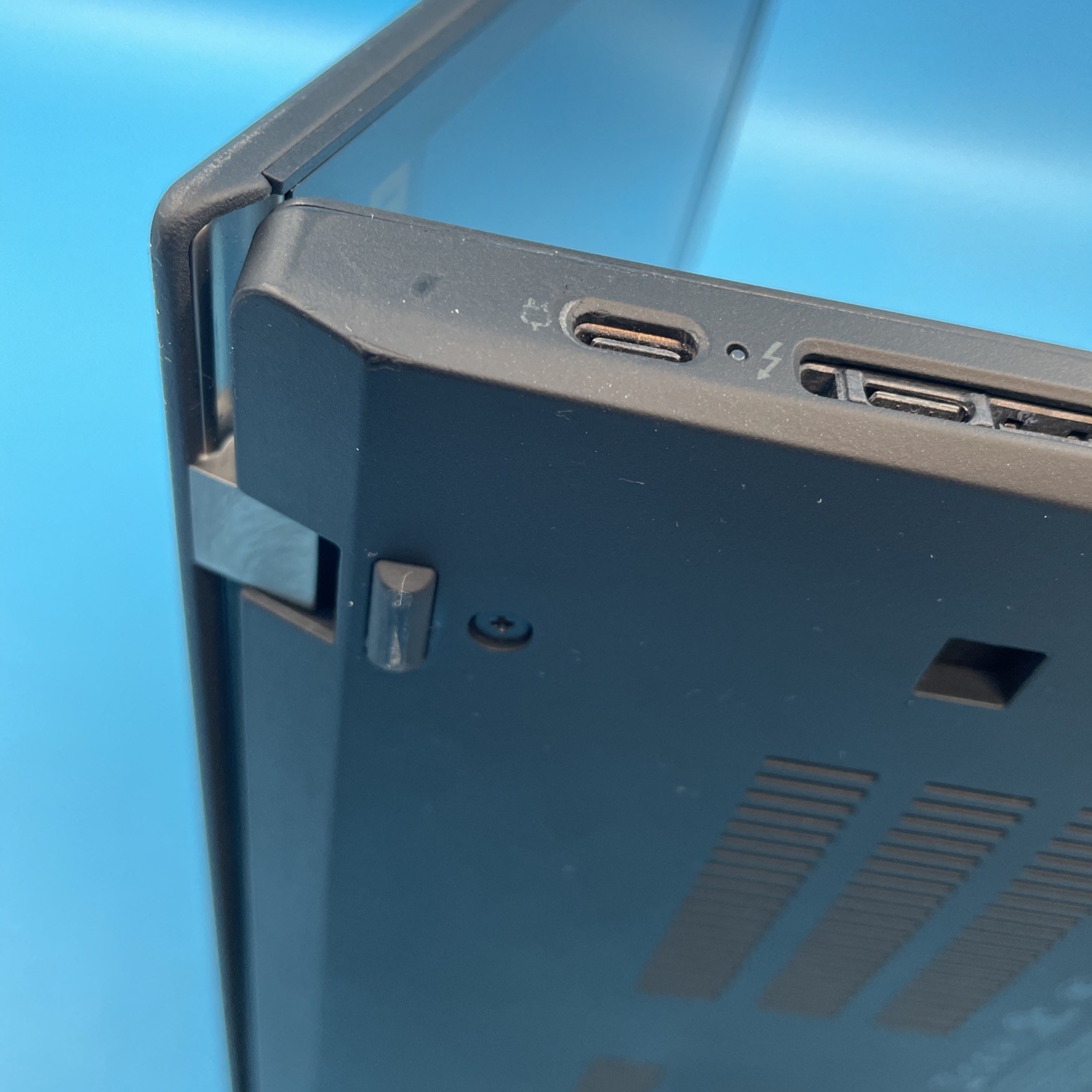 Lenovo ThinkPad T14 Gen 1 | i7-10610U | 16GB RAM | 512GB SSD | NO OS | 78% BATT