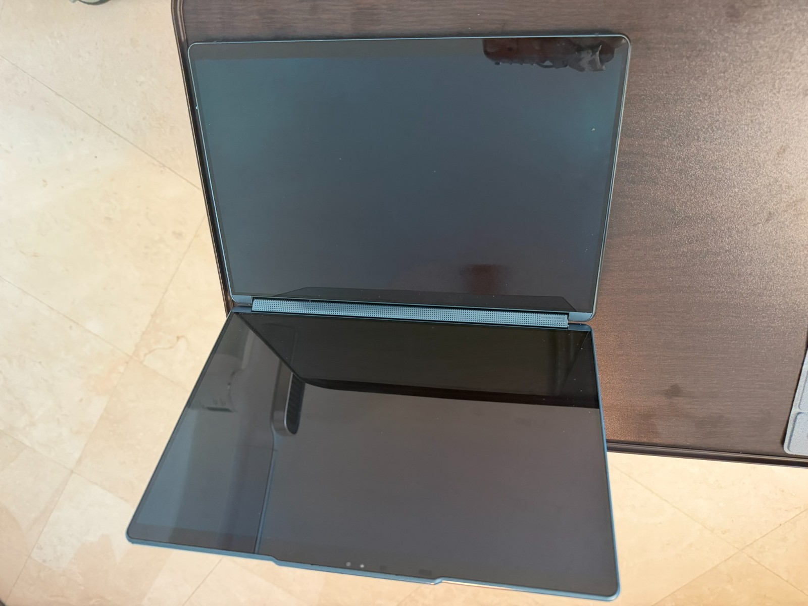 Lenovo – Yoga Book 9i 2-in-1 13.3″ 2.8K Dual Screen OLED Touchscreen Laptop