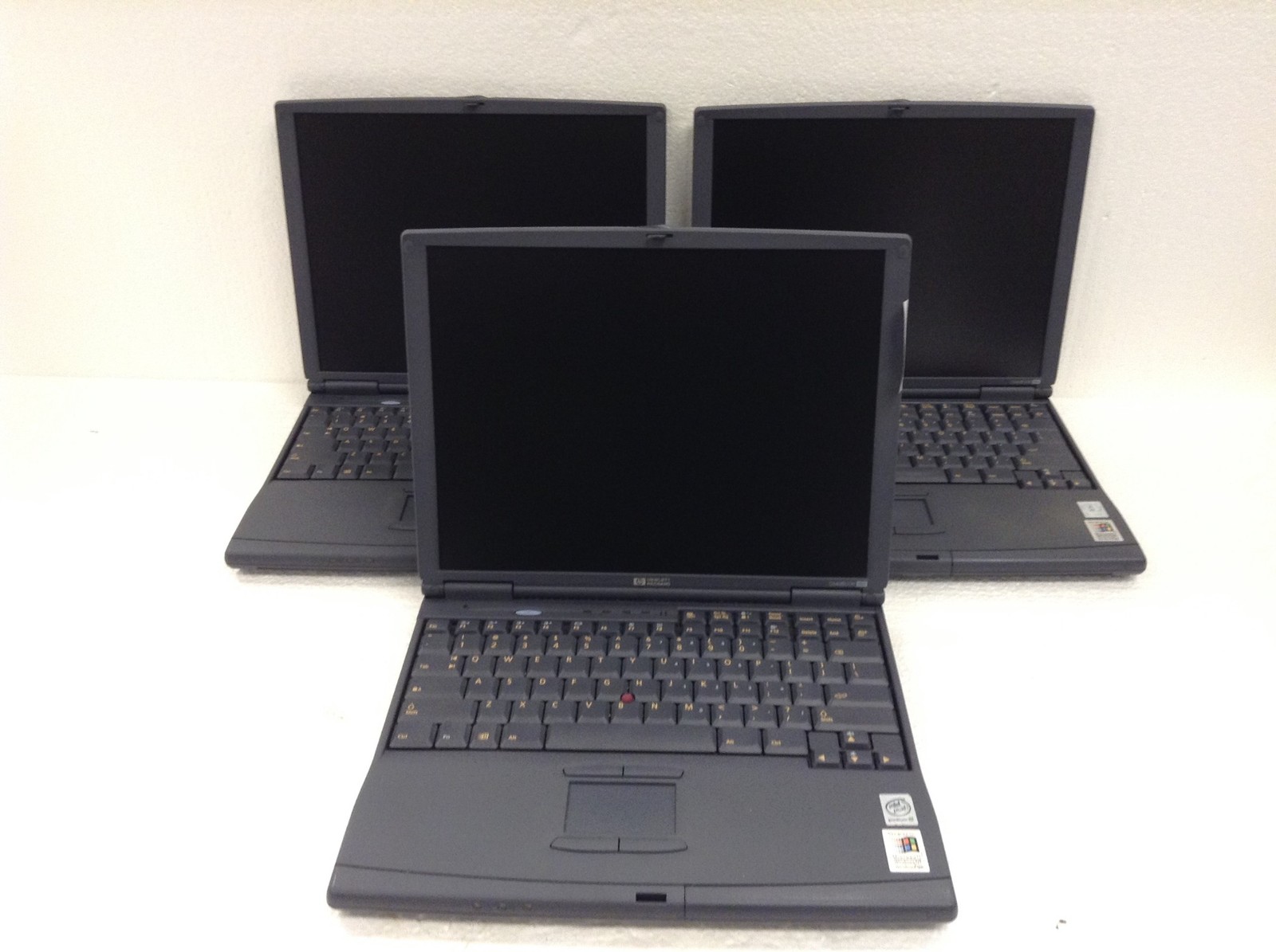 Vintage HP OmniBook 900 Laptop Pentium III 500MHz 13.6″ w/64MB Ram, WORKING