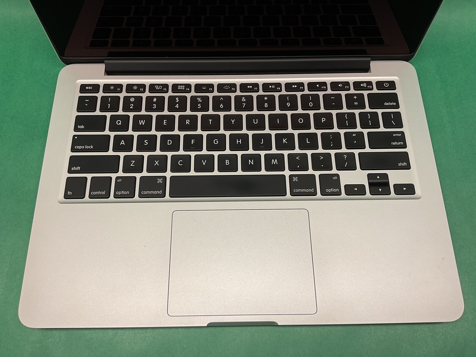 Apple MacBook Pro A1502 – 13” Laptop – POWERS ON – UNTESTED