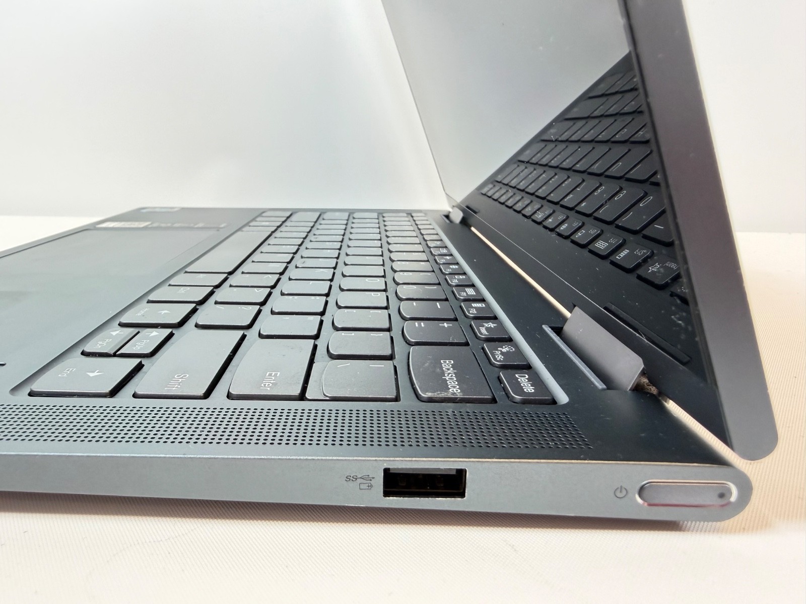 Lenovo Yoga 7 14ITL5 14″ Touch 12GB 512GB SSD Core™ i5-1135G7 Win11P