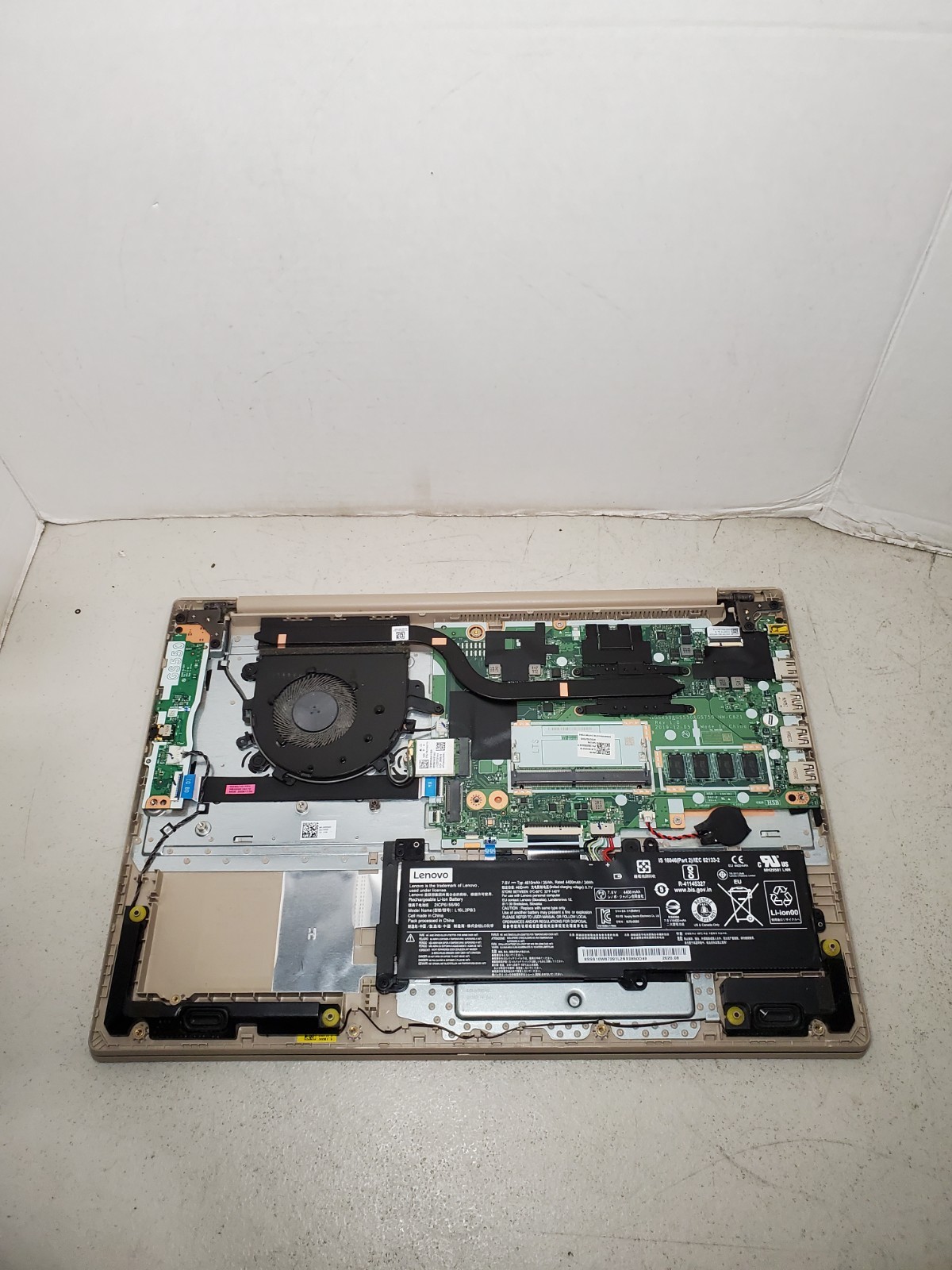 LENOVO IDEAPAD 3 15ADA05 15″ RYZEN 5 3500U 4GB RAM No HDD/SSD/OS/BACK-COVER #69