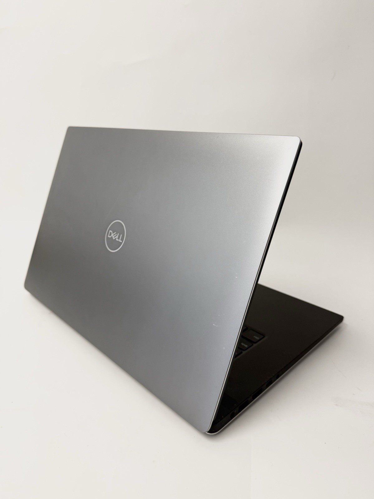 Dell Precision 5540 Intel Core i9-9980HK 2.40GHz 32GB 512GB NVIDIA T2000 -LAPTOP