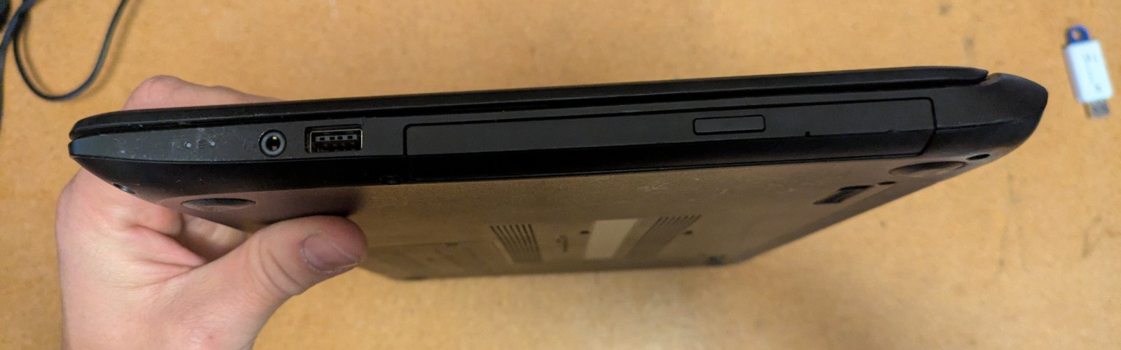 HP 15-1387wm 15.6″ Touchscreen /AMD A8-7410@2.20GHz/4GB/120GB SSD/Win 10/Wifi