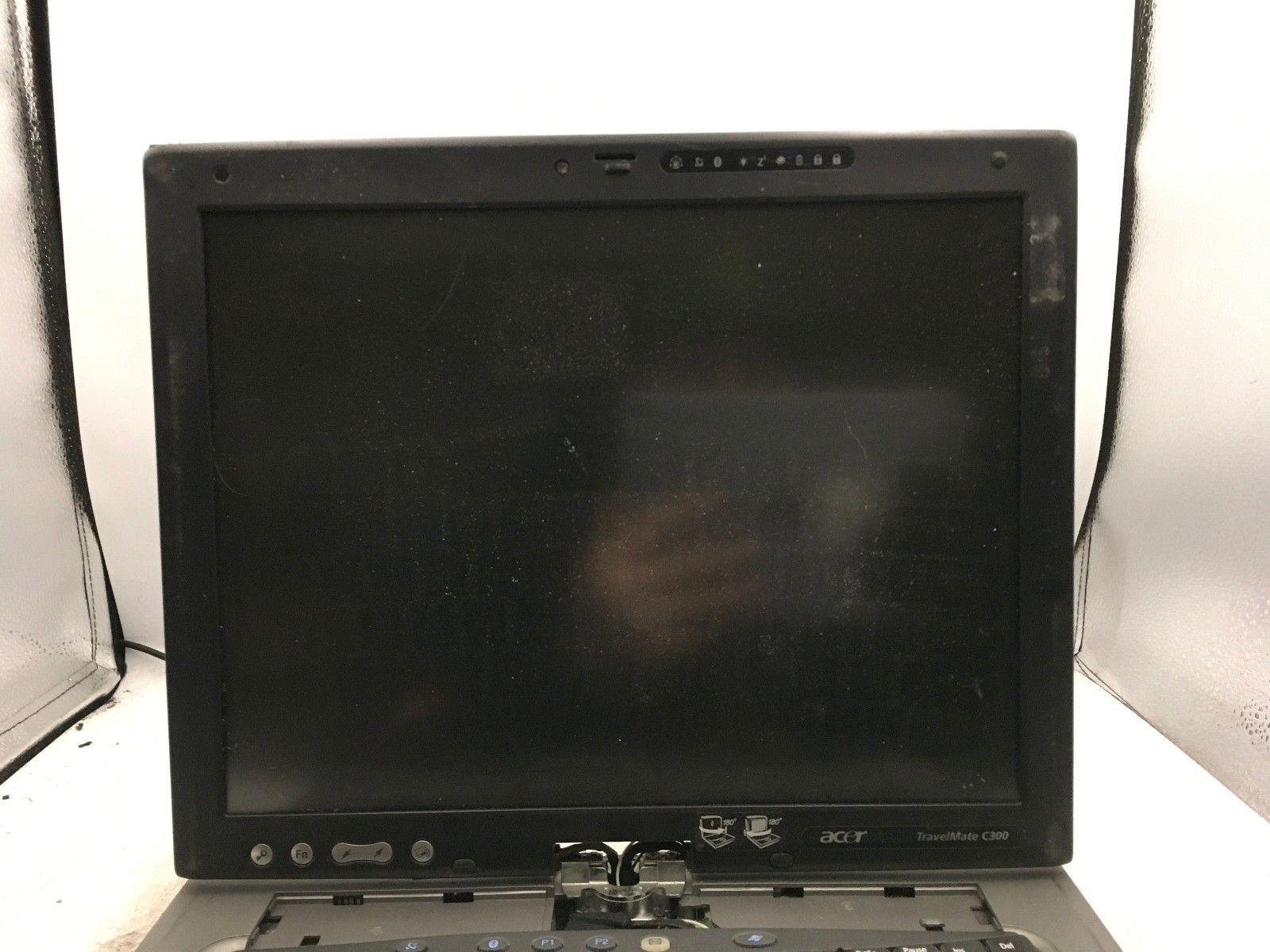 ACER TRAVELMATE C300 – FOR PARTS/REPAIR – INTEL CENTRINO – NO RAM – READ DESC-BB