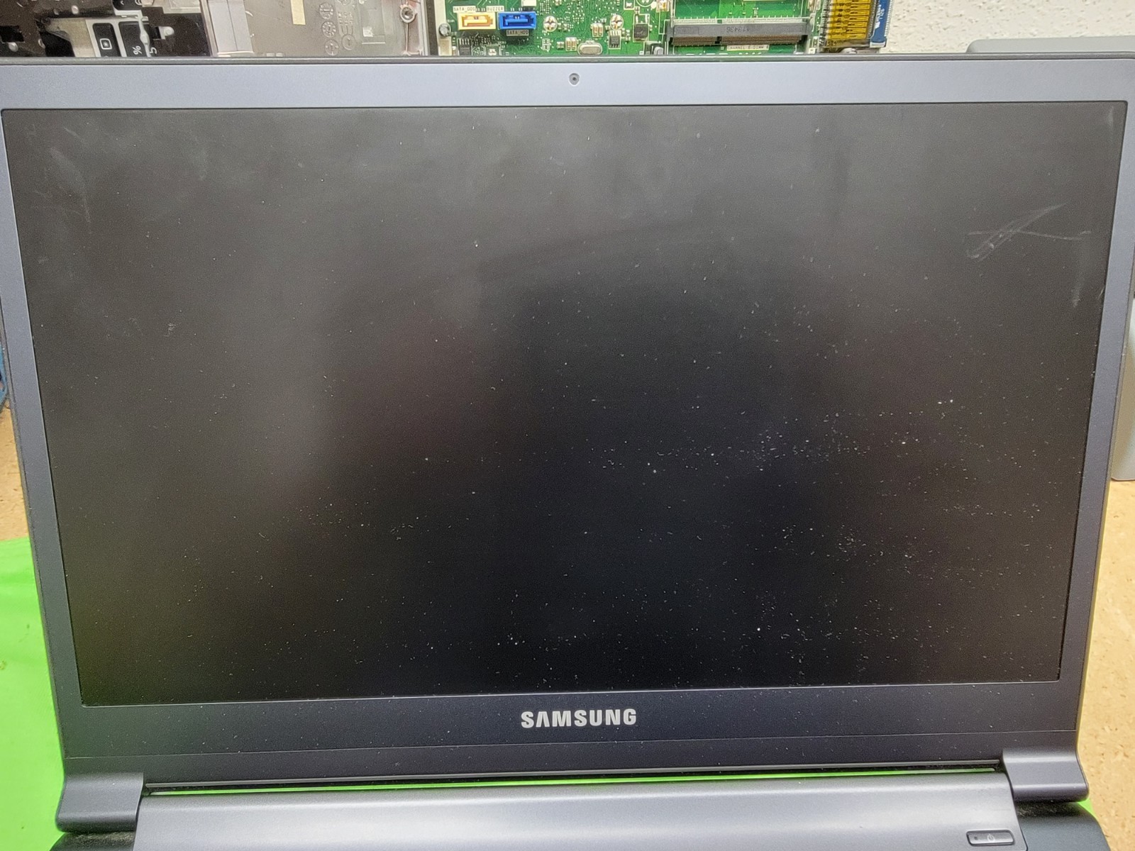 Samsung Notebook NP900X3C 13.3″ Laptop i5 – NO POWER – FOR PARTS OR REPAIR