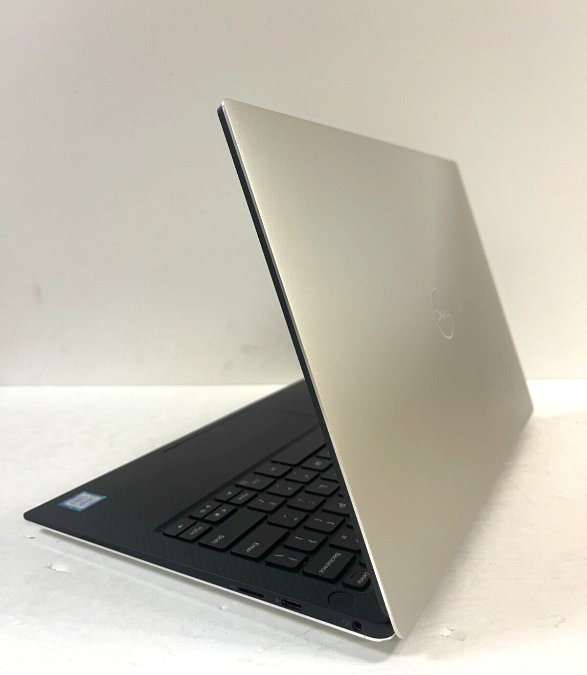 Dell XPS 9380 13.3″ Laptop/Intel i7-8565U/8GB Ram/256GB SSD/Windows 10 Home