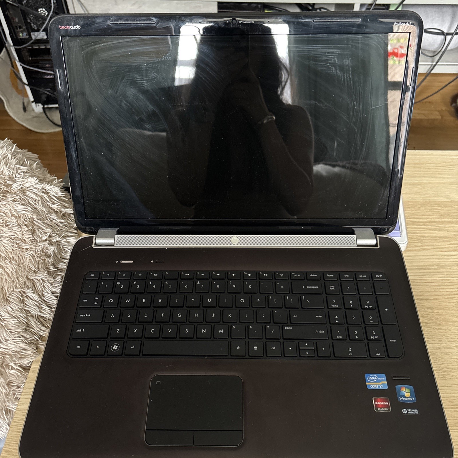 dv7-6c90us 17.3″ gaming laptop 500GB HDD-8GB RAM-Radeon HD 7400M- Blu Ray