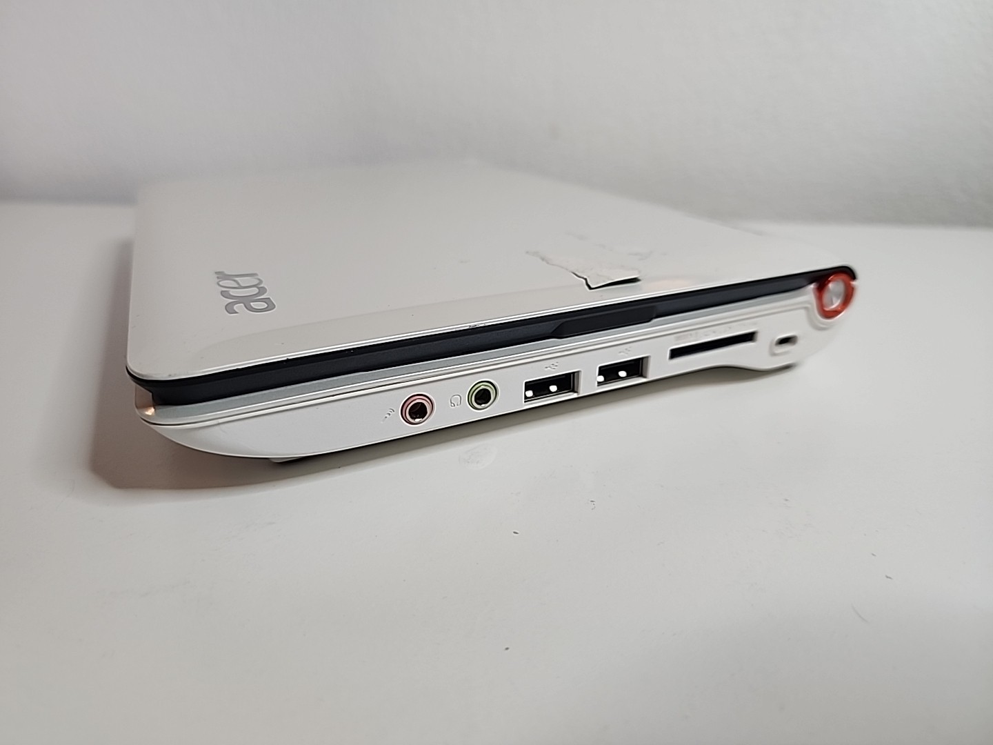 Acer Aspire One Series ZG5 Intel Atom N270 1.60 GHz 1 GB UNTESTED