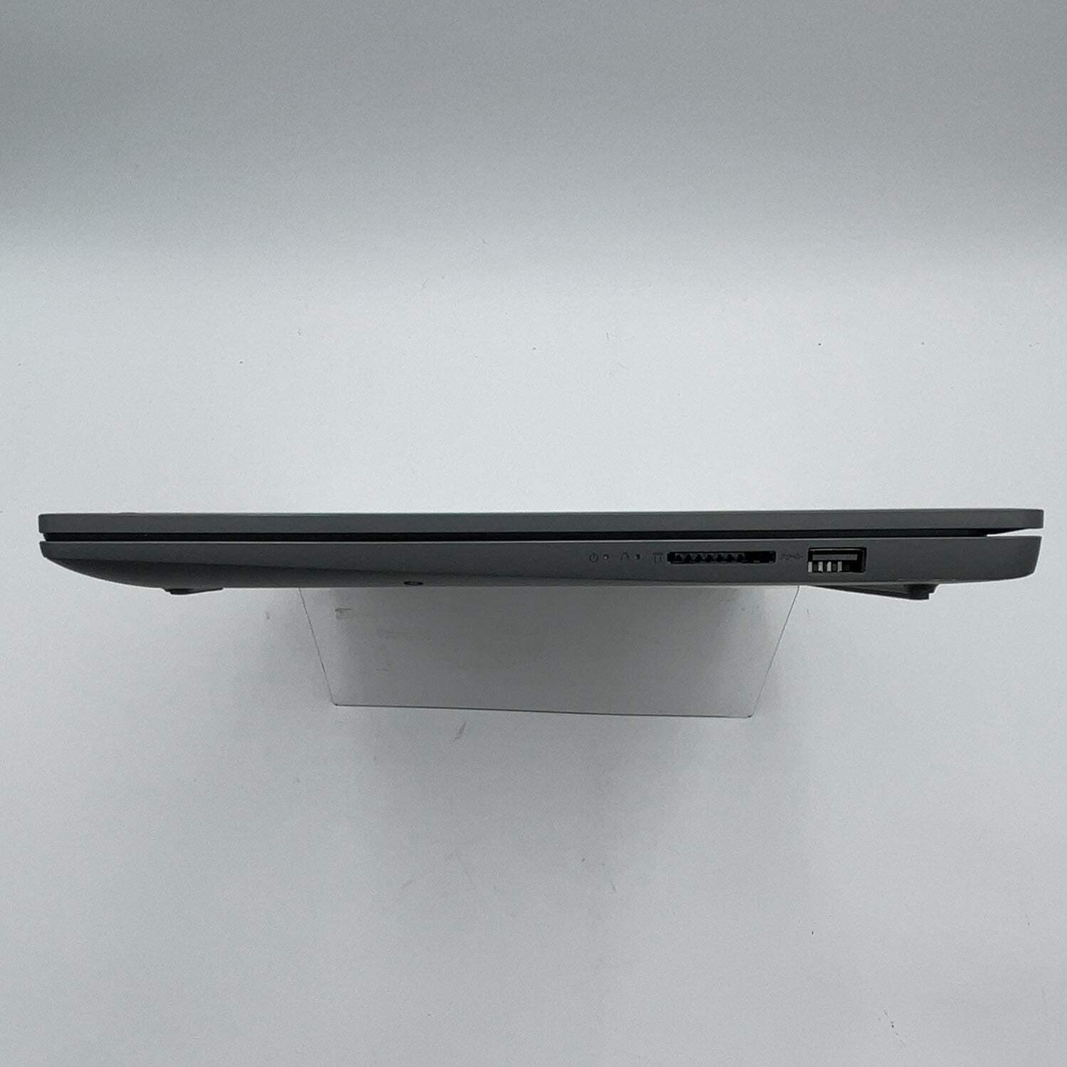 Lenovo IdeaPad Slim 3 15AMN8 15.6″ Ryzen 5 7520U 2.8GHz 8GB RAM 512GB SSD
