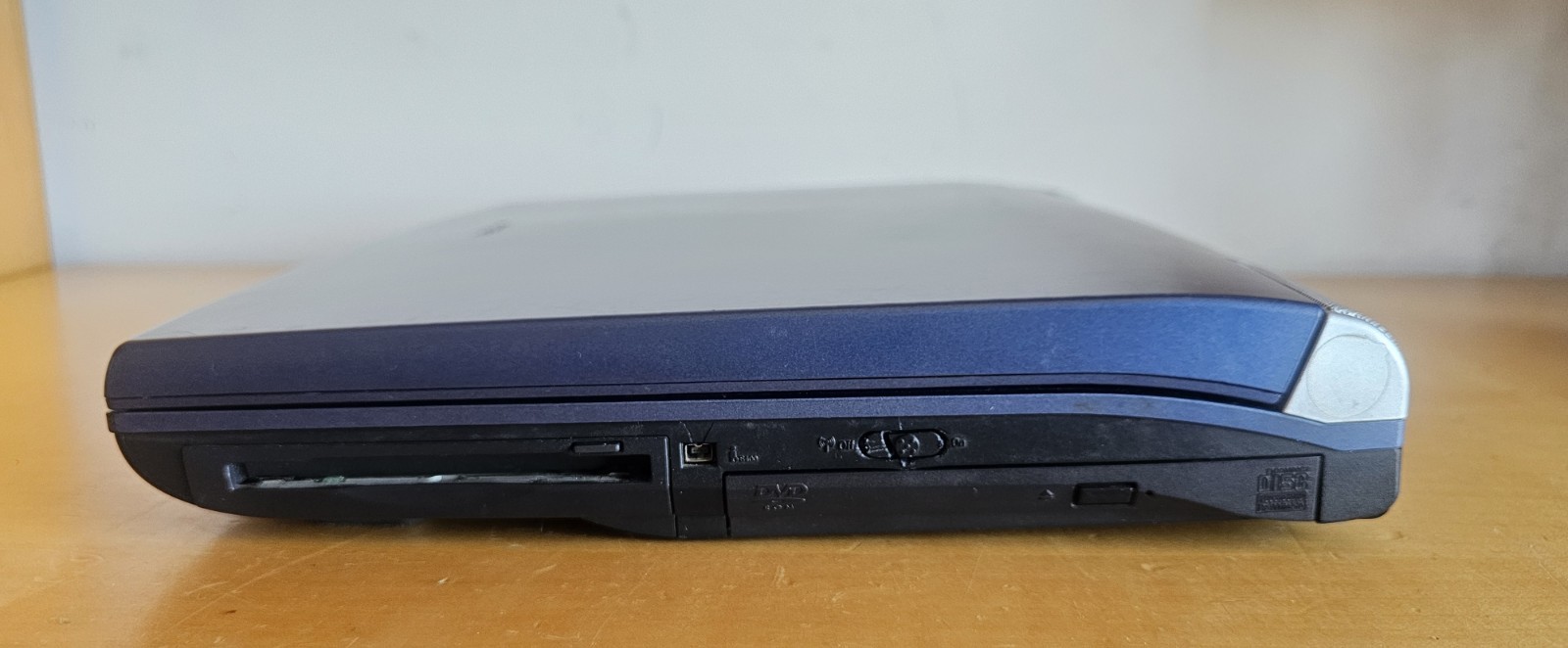ToshibaS1900 Intel Pentium 4 Ati Radeon Windows 98/XP DualBoot PC
