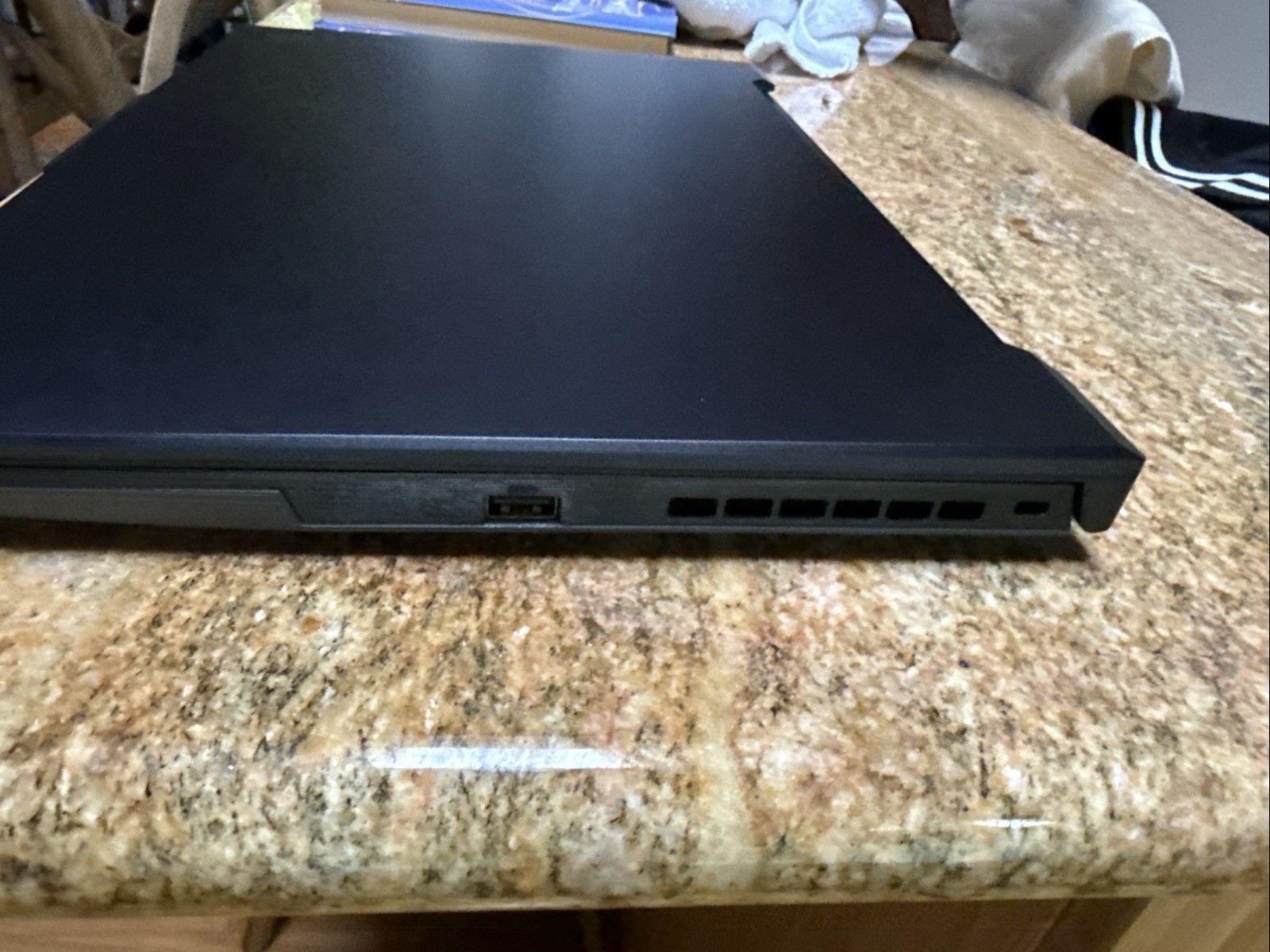 ASUS TUF Gaming 15.6″ Ryzen 7 500B SSD RTX 4050 Win11 Black used once