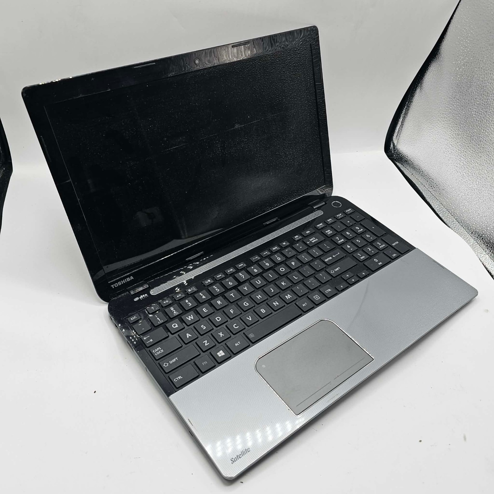 Toshiba Satellite L55 Intel Core i5 4200u No RAM No HDD 15.6″ FOR PARTS