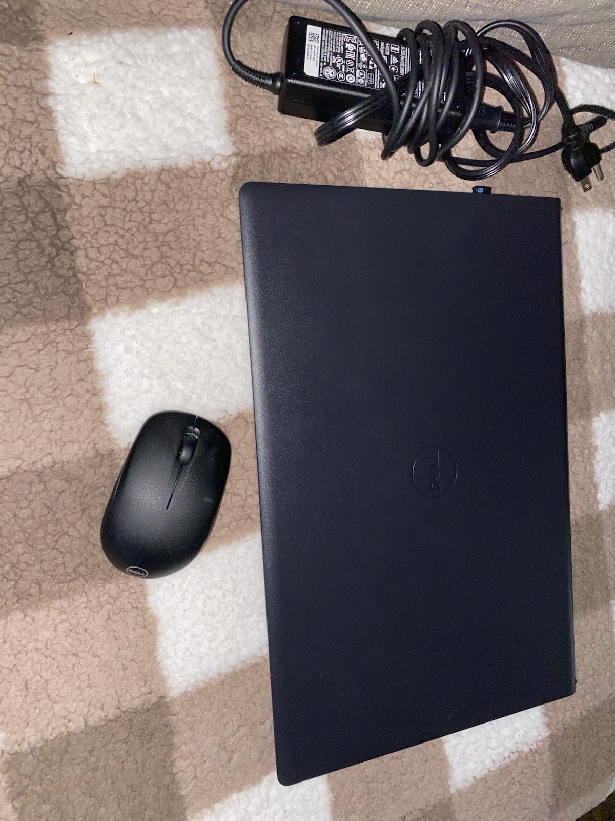 Dell Inspiron 15 3520, 512gb SSD, 12th Gen Intel i5, 4.4GHz, with wireless mouse