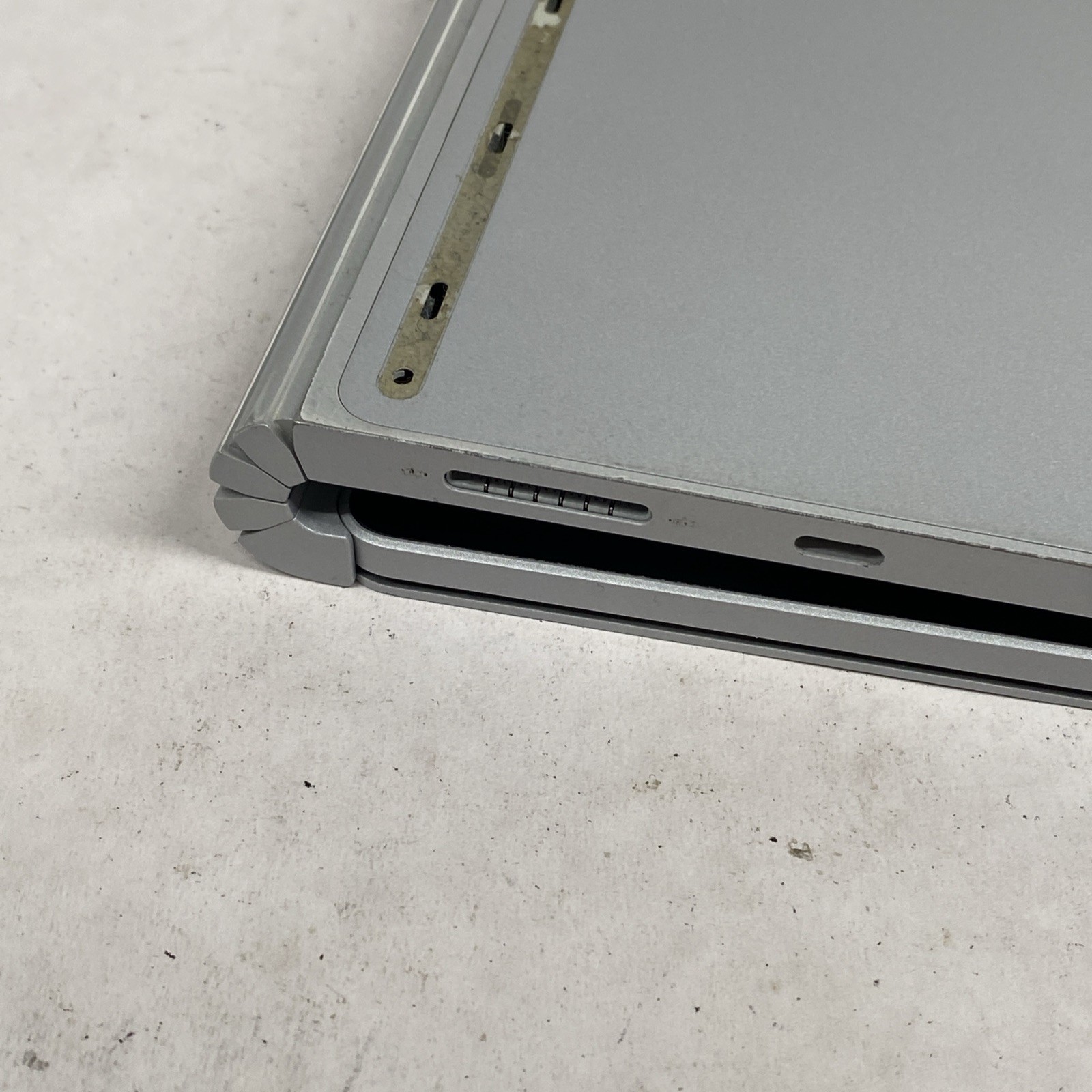 Microsoft Surface Book 2 1832 i5-7300U 2.6GHZ 8GB DDR3 256GB SSD Silver READ
