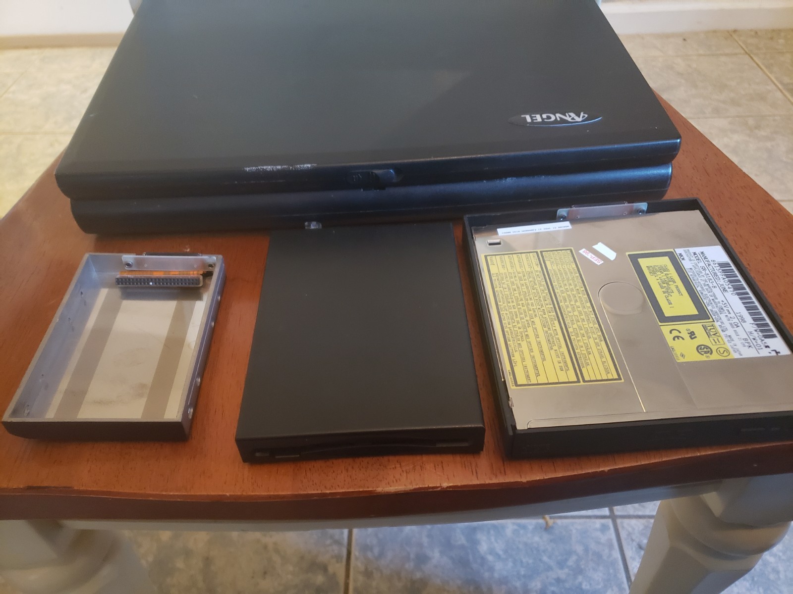 Very Rare Clevo Kapok 8500v Vintage Gaming Laptop P3 1ghz 768m AtiRage128 Winxp