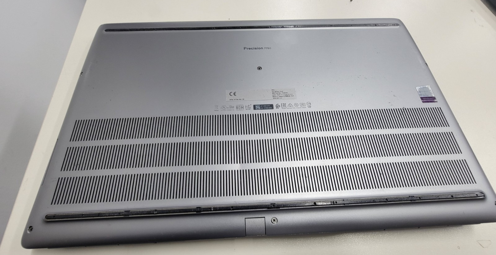 Dell Precision 7750 17.3″ i7-10850H 2.70 GHz 32 GB 1TB RAM RTX3000 WIN 11PRO