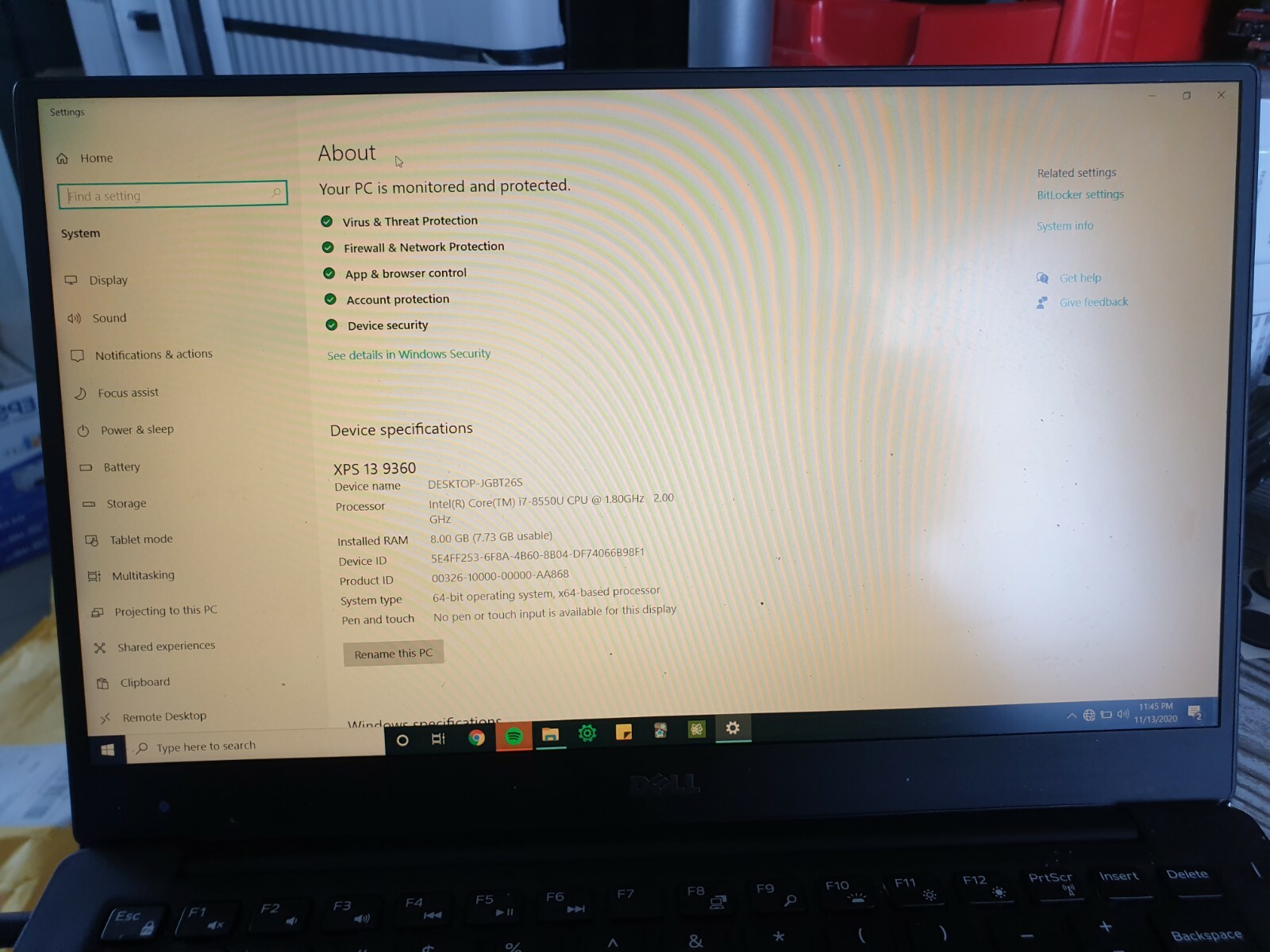 Dell XPS 13 9360 Quad Core i7-8550U 1.80 GHz 8GB RAM 256GB SSD UHD 620 Win10