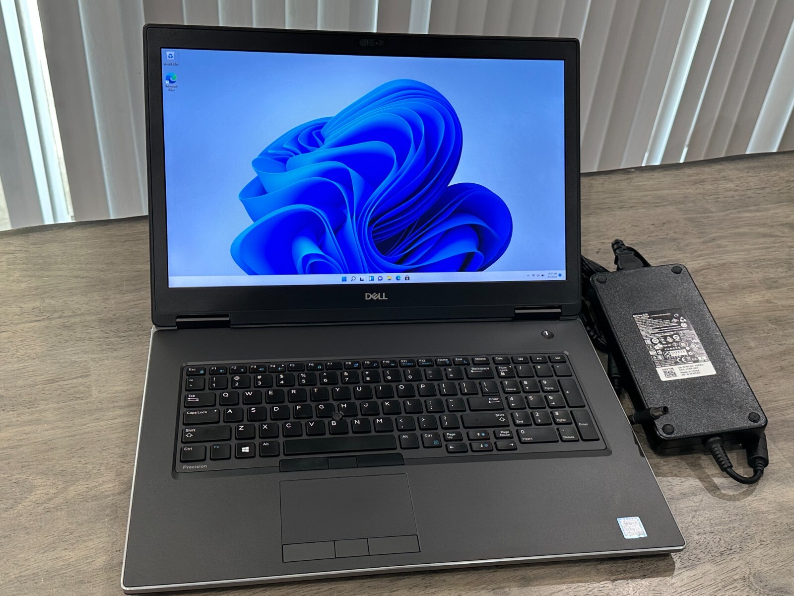 DELL PRECISION 7740 17.3″ i7 9850H 2.6GHz 32GB 1.TB (512GSSDx2) NVIDIA RTX 3000