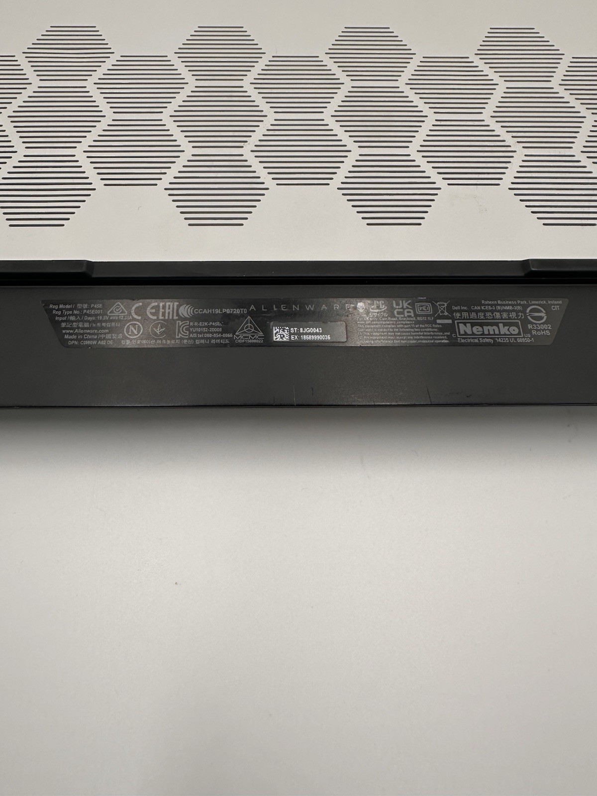 Alienware m17 R3 17.3″ Intel i7 16GB NVIDIA GF RTX 2070 super 2TB SSD Read Desc.