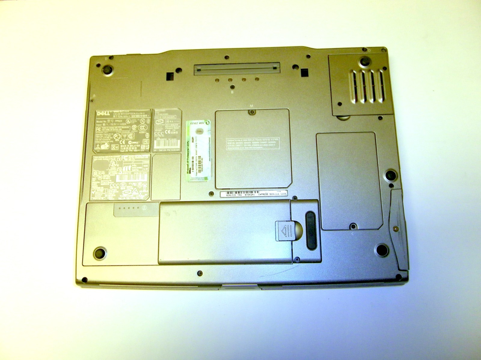 Dell Latitude D800 Windows98SE 1.6GB/80GB HD/512MB RAM — Nvidia 32 Bit + Charger