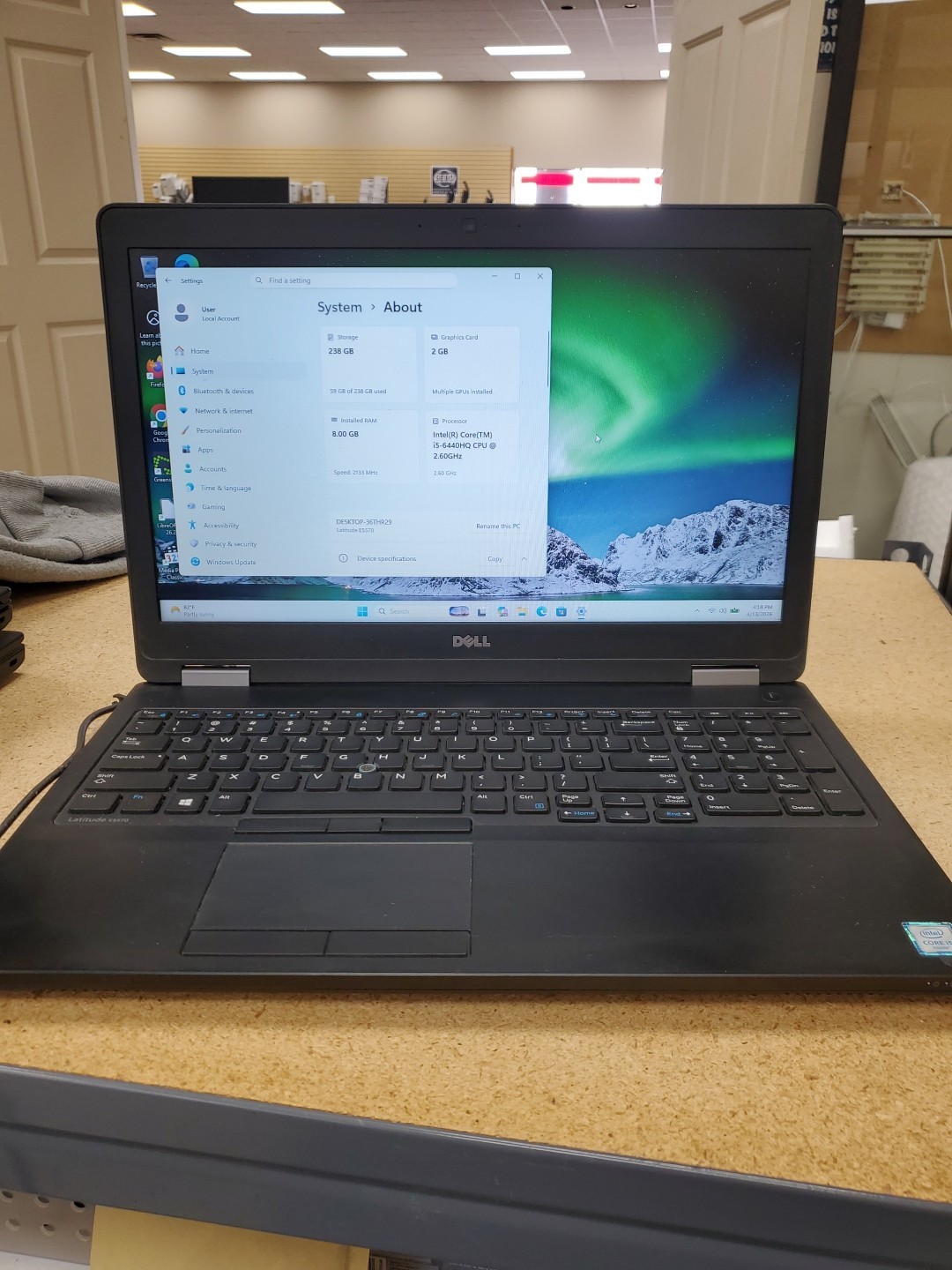 Dell Latitude E5570 15.6″ (256g SSD, Intel Core i5 6th Gen., 8GB) 041326-1