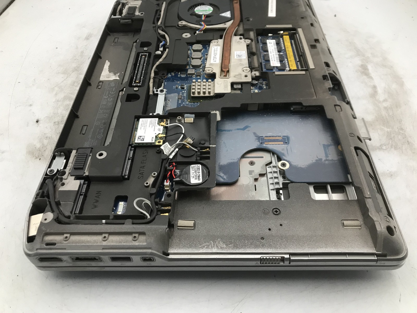DELL LATITUDE E6520 – BOOTS TO BIOS – INTEL I5 2520M – 4GB RAM – READ DESC – BB!