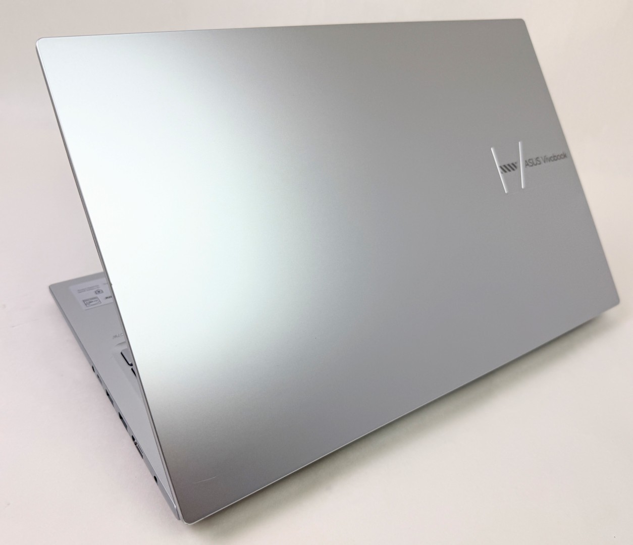 Asus VivoBook 15 15.6″ FHD Touch Core 7 150U 16GB 1TB SSD W11H Laptop