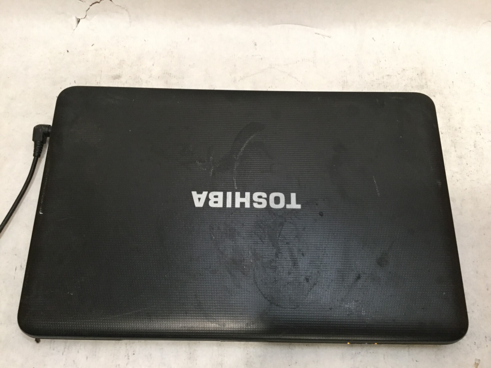 Toshiba Satellite C855D-S5201 / AMD E1-1200 @ 1.40GHz / (MISSING PARTS!) -MR
