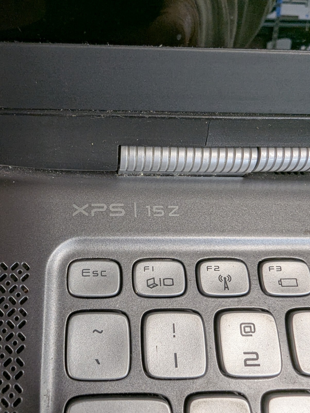 DELL XPS 15Z i7-2nd PARTS Boots, case in poor shape NO HDD/CORD #320