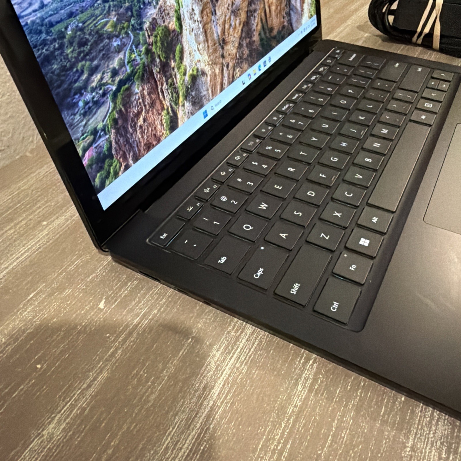 Microsoft Surface Laptop 4 13.5’ i7-1185G7 -16GB RAM- 512GB .Touch-Win 11