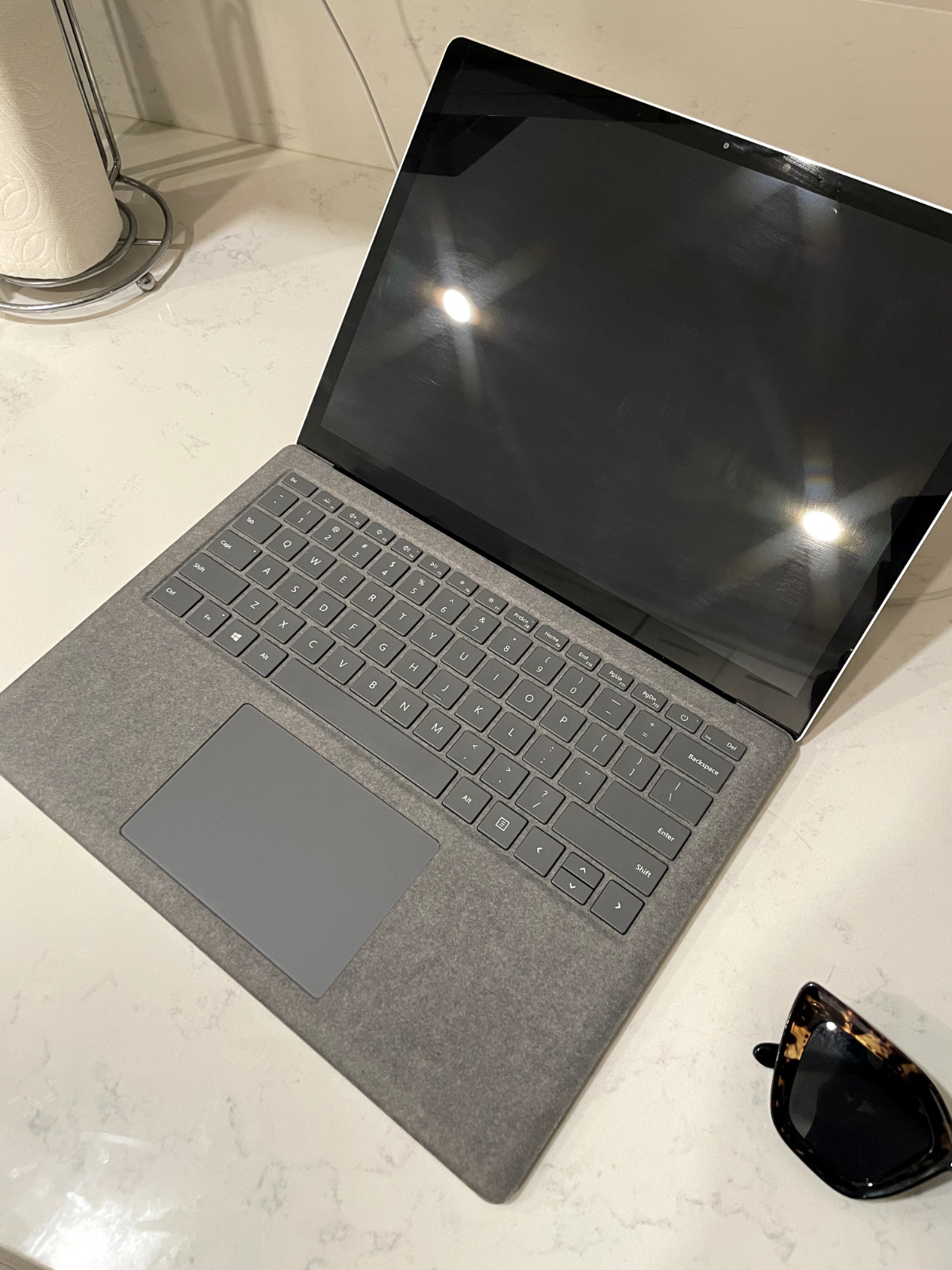 Microsoft Surface Laptop 4 13″ (256GB SSD, Ryzen 5, 2.20 GHz, 8GB) Laptop -…