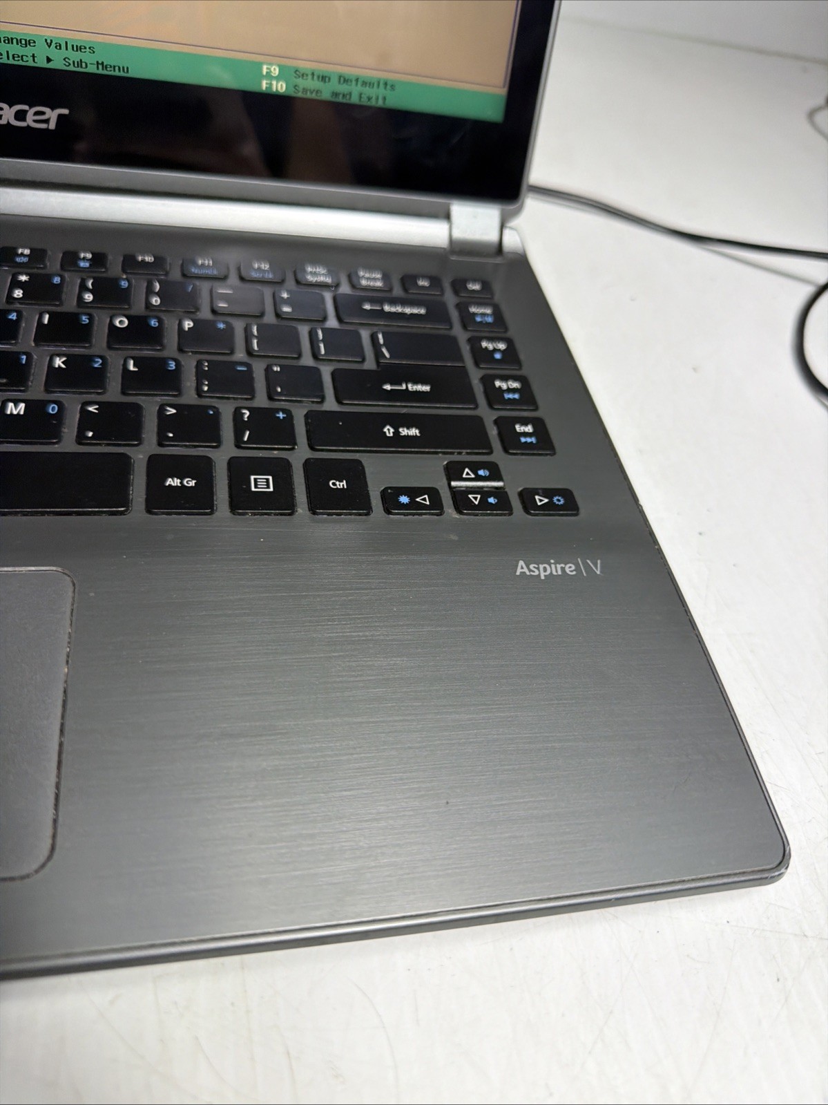 Acer Aspire V7-482PG 14″ Laptop i5-4200U 4gb Ram No Drives Boots Bios Hinge