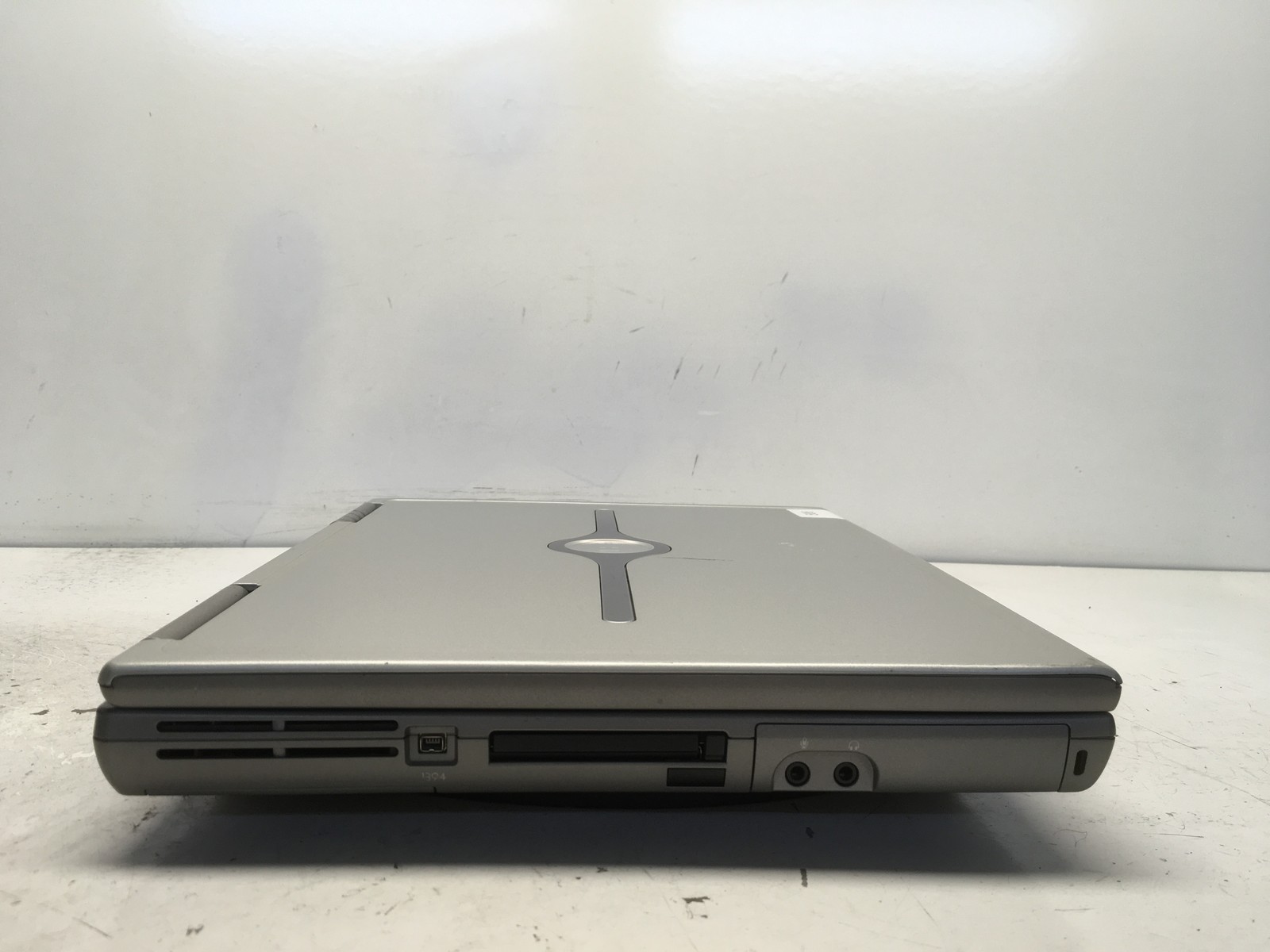 Dell Inspiron 8500 Intel Pentium 4 2.4GHz 2 GB NO HDD No Batt