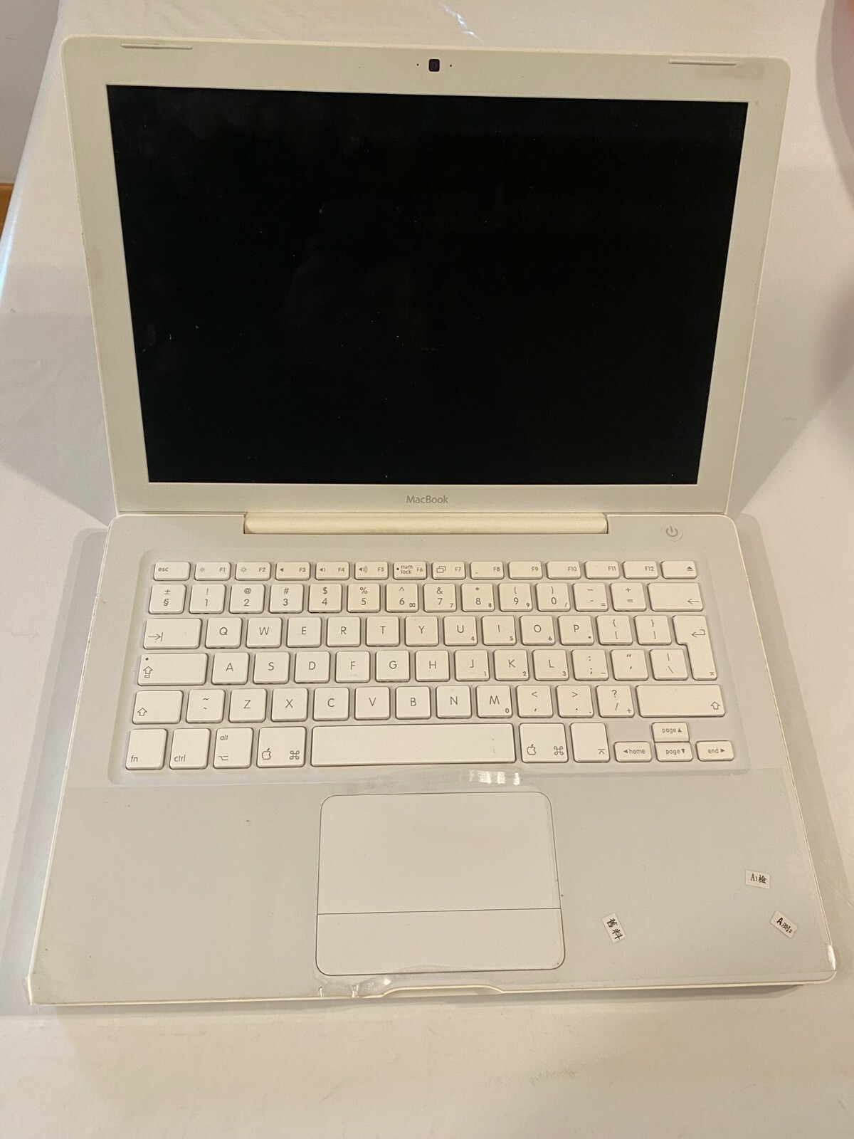 Apple A1181 Intel Dual Core 2.20GHz – 2GB – 128GB HD – HD 13″
