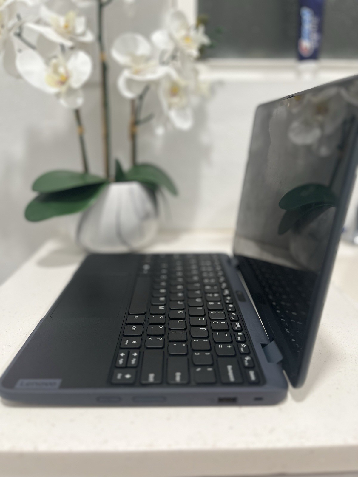 Lenovo 300w Yoga Gen 4 2-in-1 Intel(R) N200 8 GB RAM 256 GB SSD 11.6″
