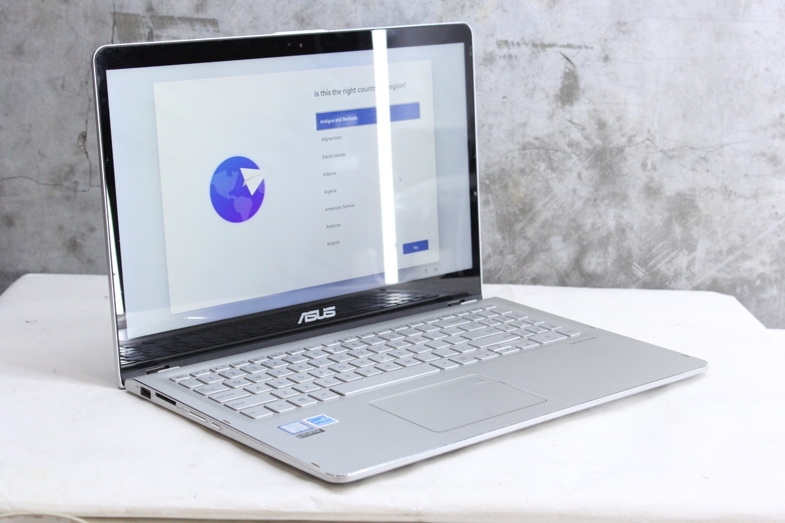Asus Q505U | Grade C, Read | i5-8250U, 12GB Ram, 256GB NVMe, Touch, Win11Pro