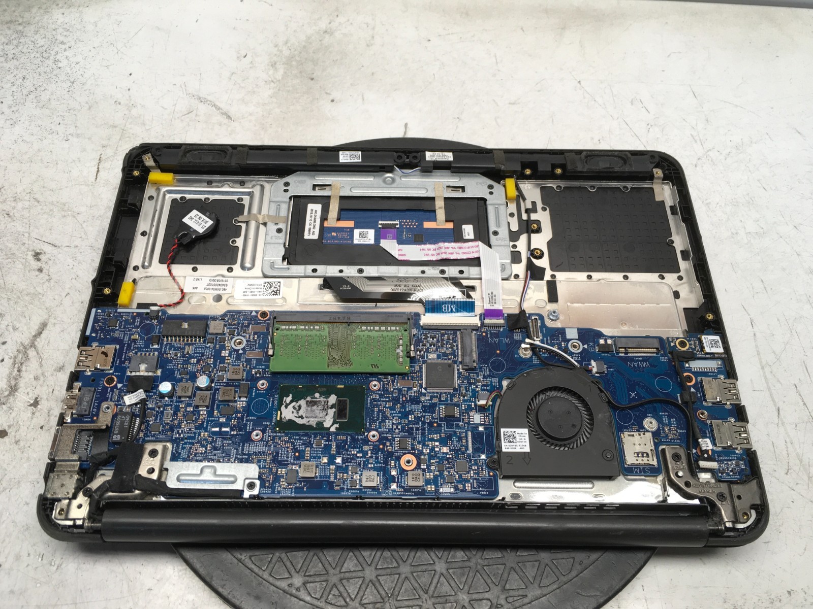 Dell Latitude 3380 Intel i5-7200U 2.5GHz 4 GB NO HDD BIOS Locked