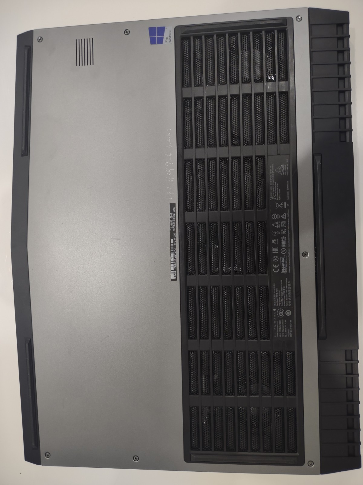 Dell Alienware 17 R4 Gaming 120Hz 2.90GHz i7-7820HK 16GB 1TB HDD GeForce GTX1080
