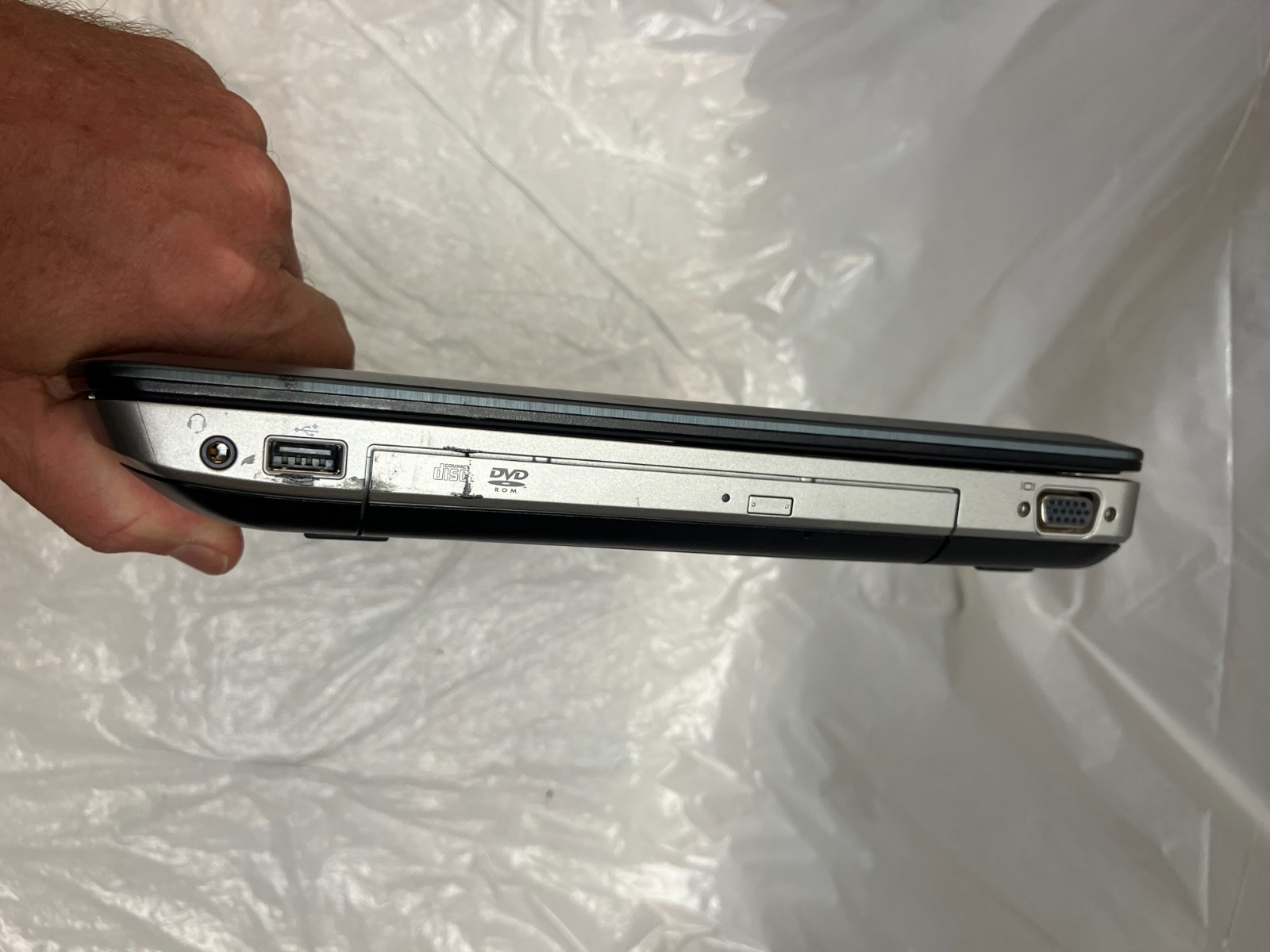 DELL LATITUDE E5520 Laptop i3-2350M + 4 GB No HD/Battery FOR PARTS