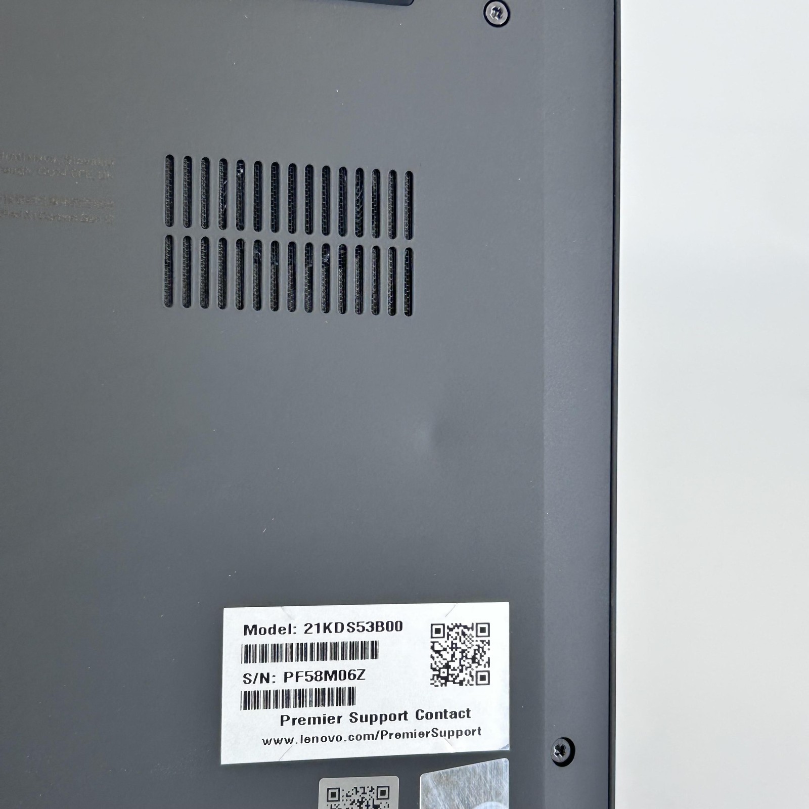 Lenovo ThinkPad X1 Carbon Gen 12 14 FHD+ 1.7 GHz Ultra 7 165U 32GB 1TB Very Good