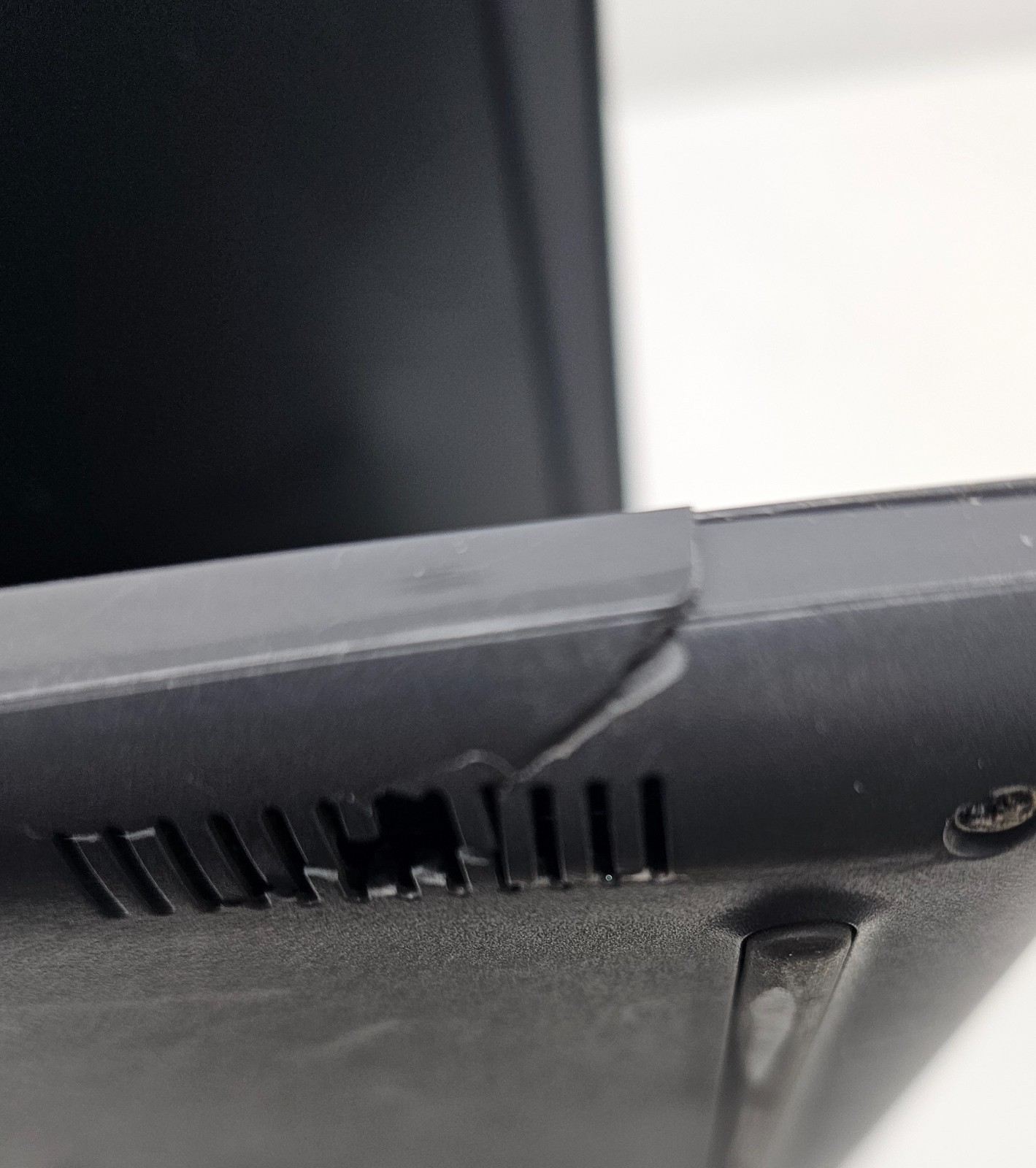Dell Latitude 3410 14″ Laptop Intel Core i3-10110U 4GB Ram NO HD/OS (FL)