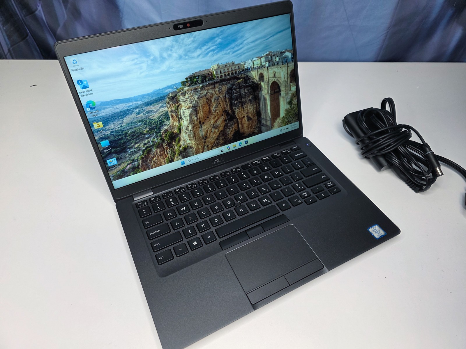 Dell Latitude 5400 14″ Touch i5-8365U 16GB 256GB NVMe Backlit Win 11 Pro