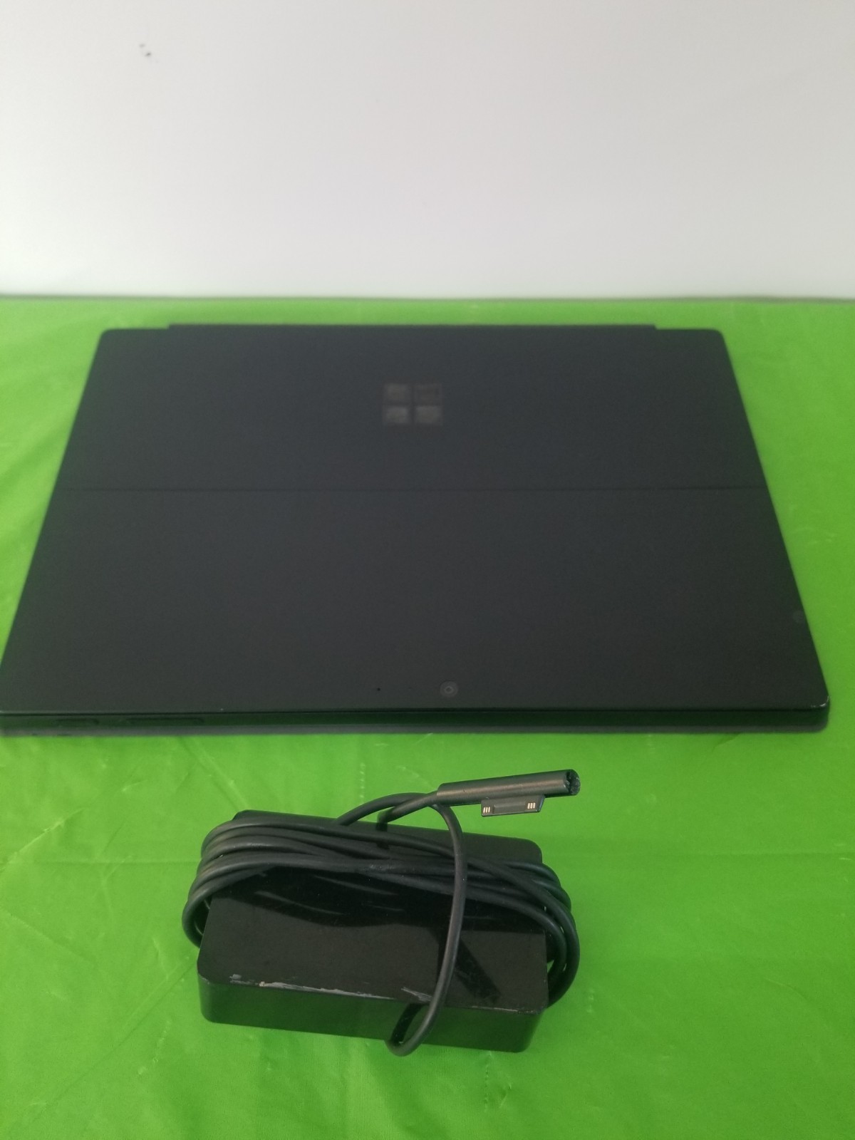 Microsoft Surface Pro 6 1796 i7-8650U 1.9GHz 256GB SSD 8GB DDR3 Black GOOD