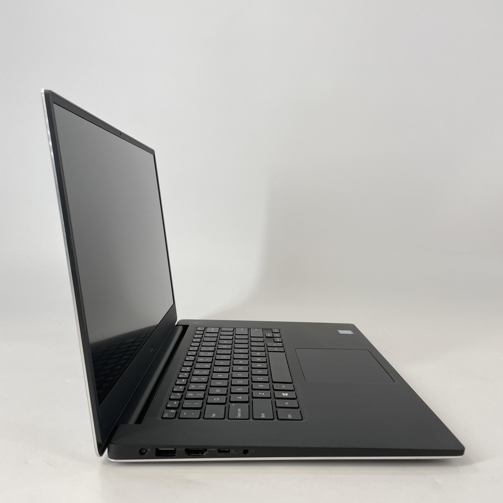Dell Precision 5540 15.6 FHD i7-9850H 2.60GHz 8GB 1TB SSD Quadro T1000 Very Good