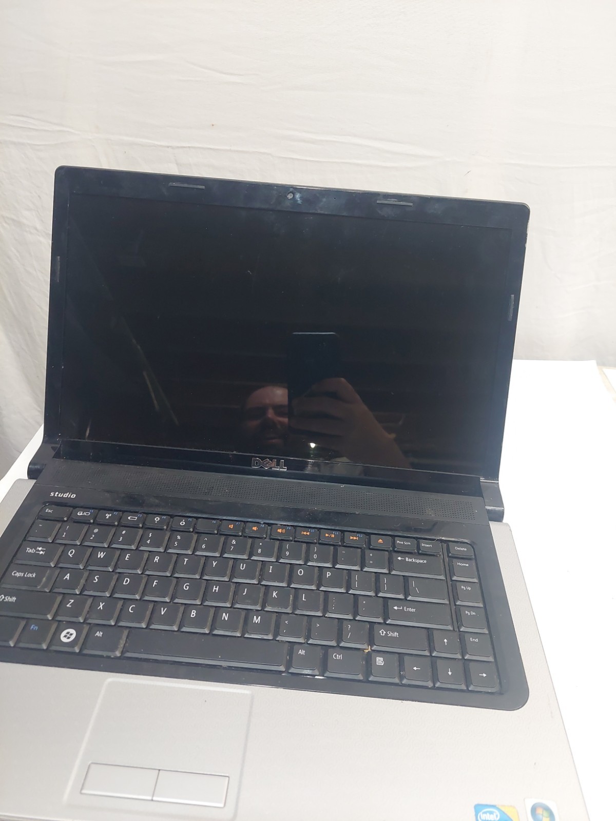 DELL STUDIO 1555 PP39L – FOR PARTS – INTEL CORE 2 DUO 15″ Untested No Cord