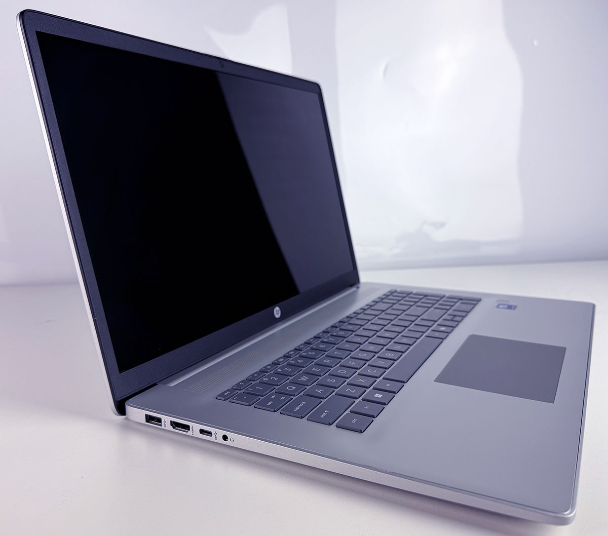 HP 17 Laptop AI PC B1SA1AV Intel Ultra 5 225U, 16GB, 1TB, 17.3″ Laptop – Used