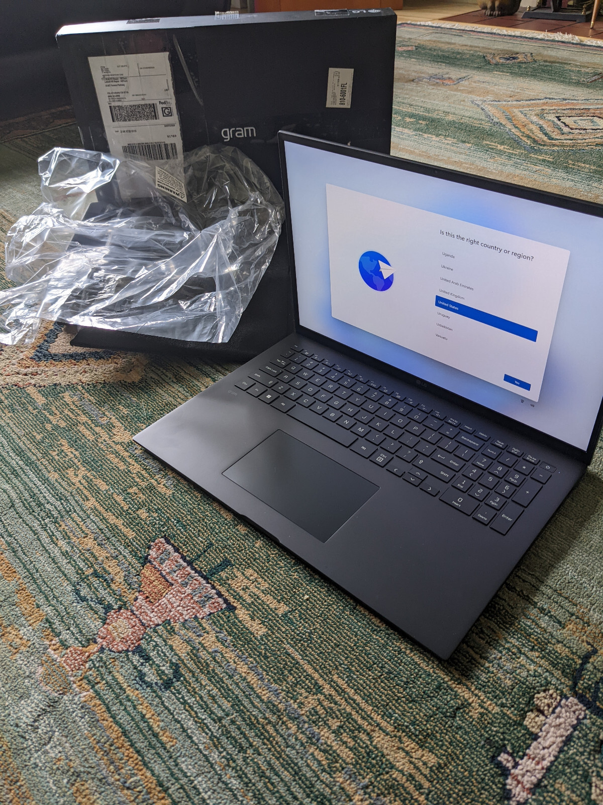 LG gram 17″ (Intel Core i7-1165G7 11th Gen, 1GB SSD, 16GB RAM) Laptop – Black